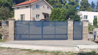 2 krídlová brána s pohonom a 1 krídlová bráínka výplň ťahokov